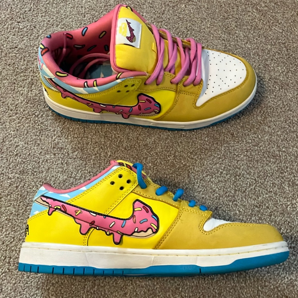 Nike custom Mell the Artist D’OH-NUTS Dunks size men 8.5
